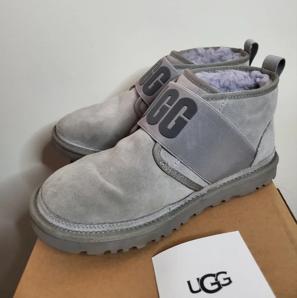 Womens UGG Neumel 11 Graphic Boots Size 8 with box